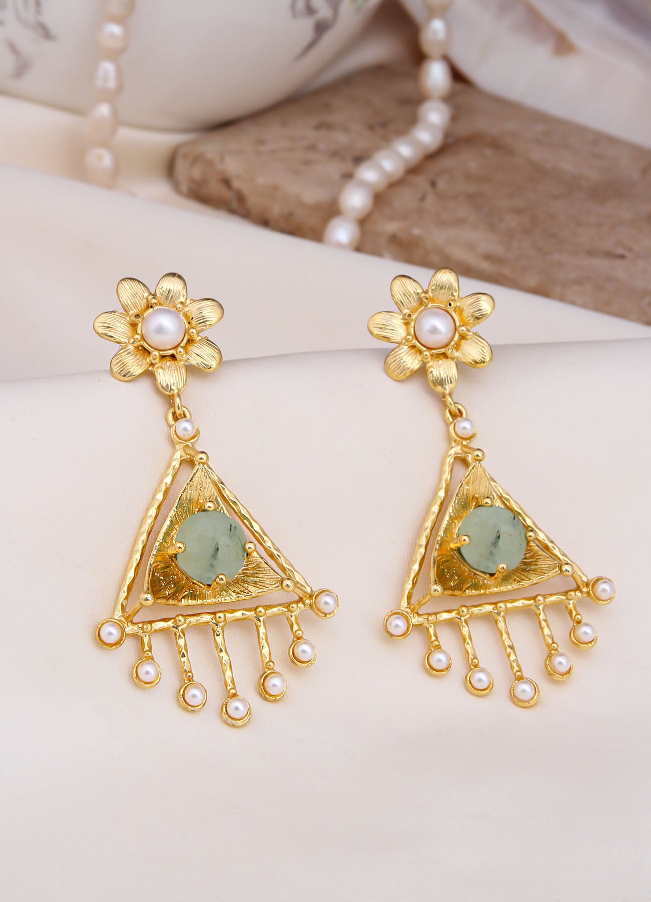 Prehnite & pearl Earring