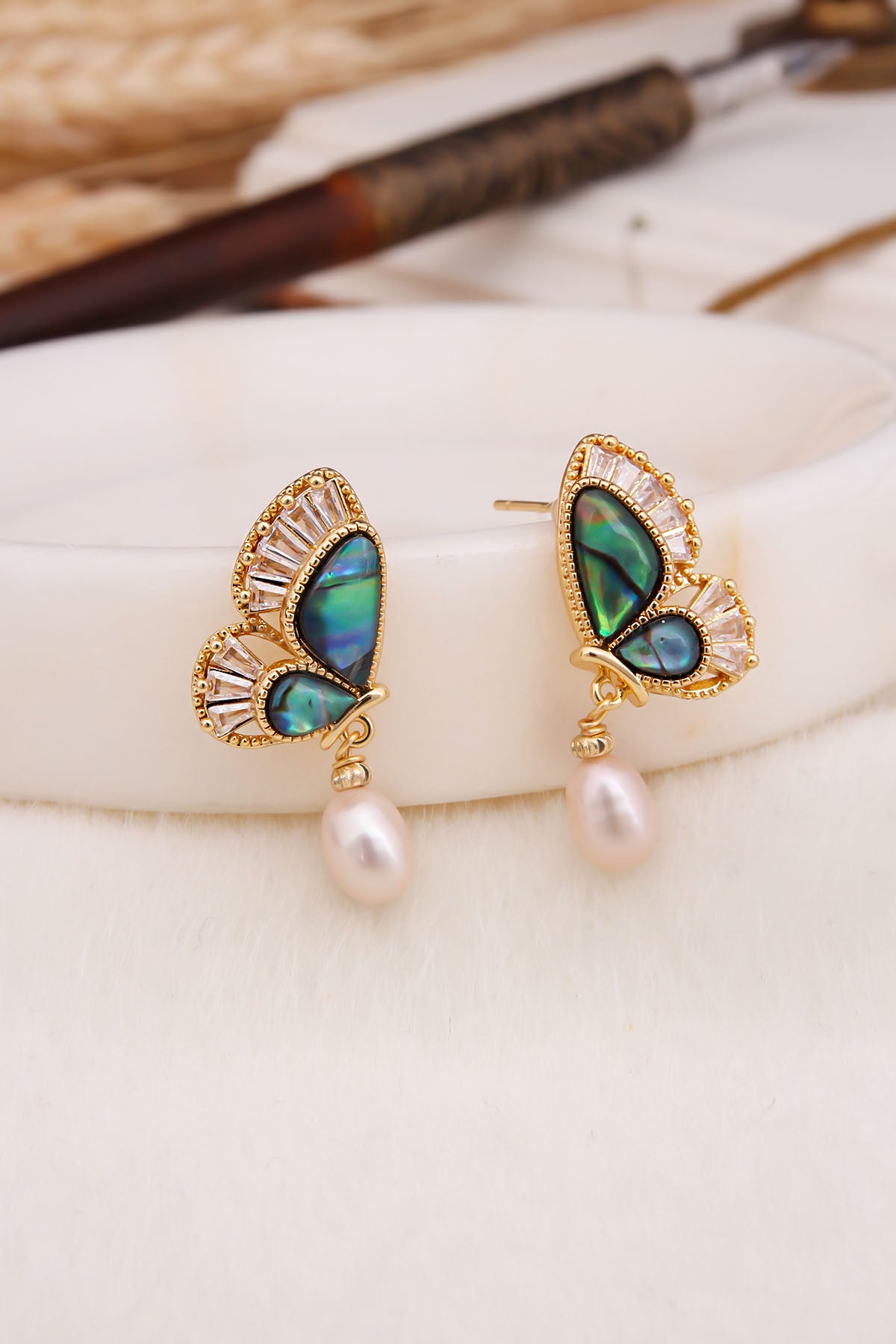 Labrodorite & Pearl Earring