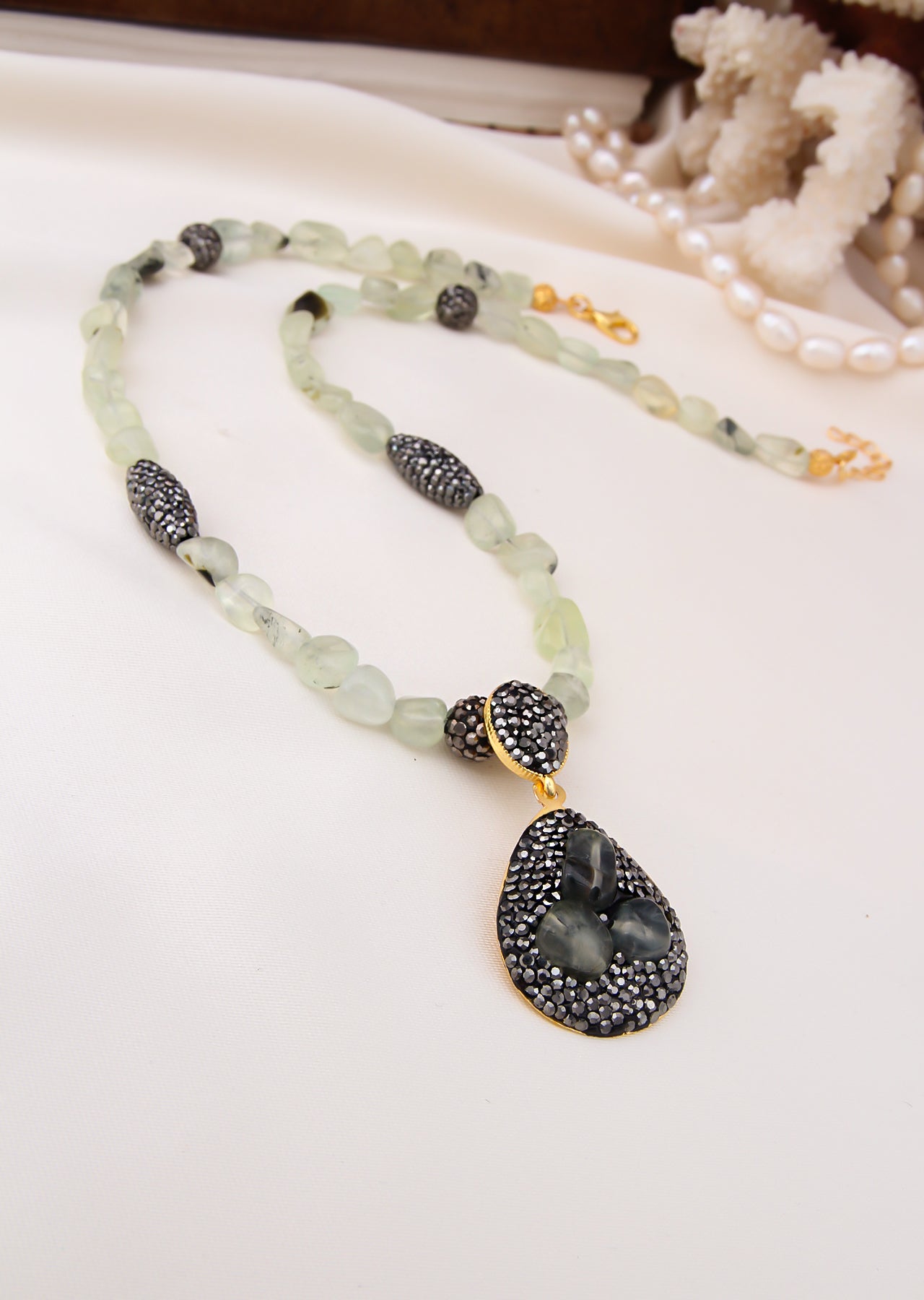 Prehnite Collier