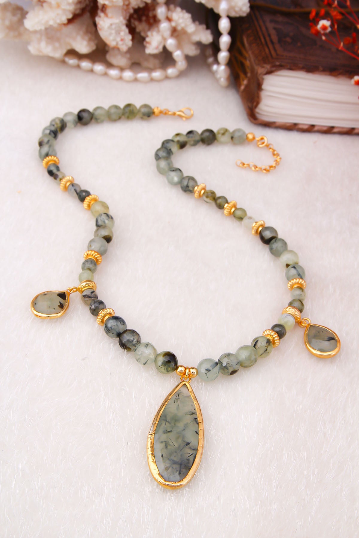 Prehnite Collier