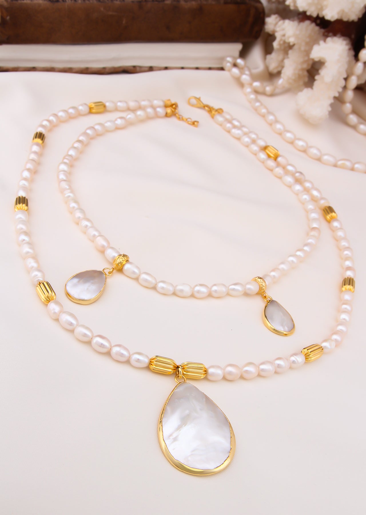 Nacre Collier
