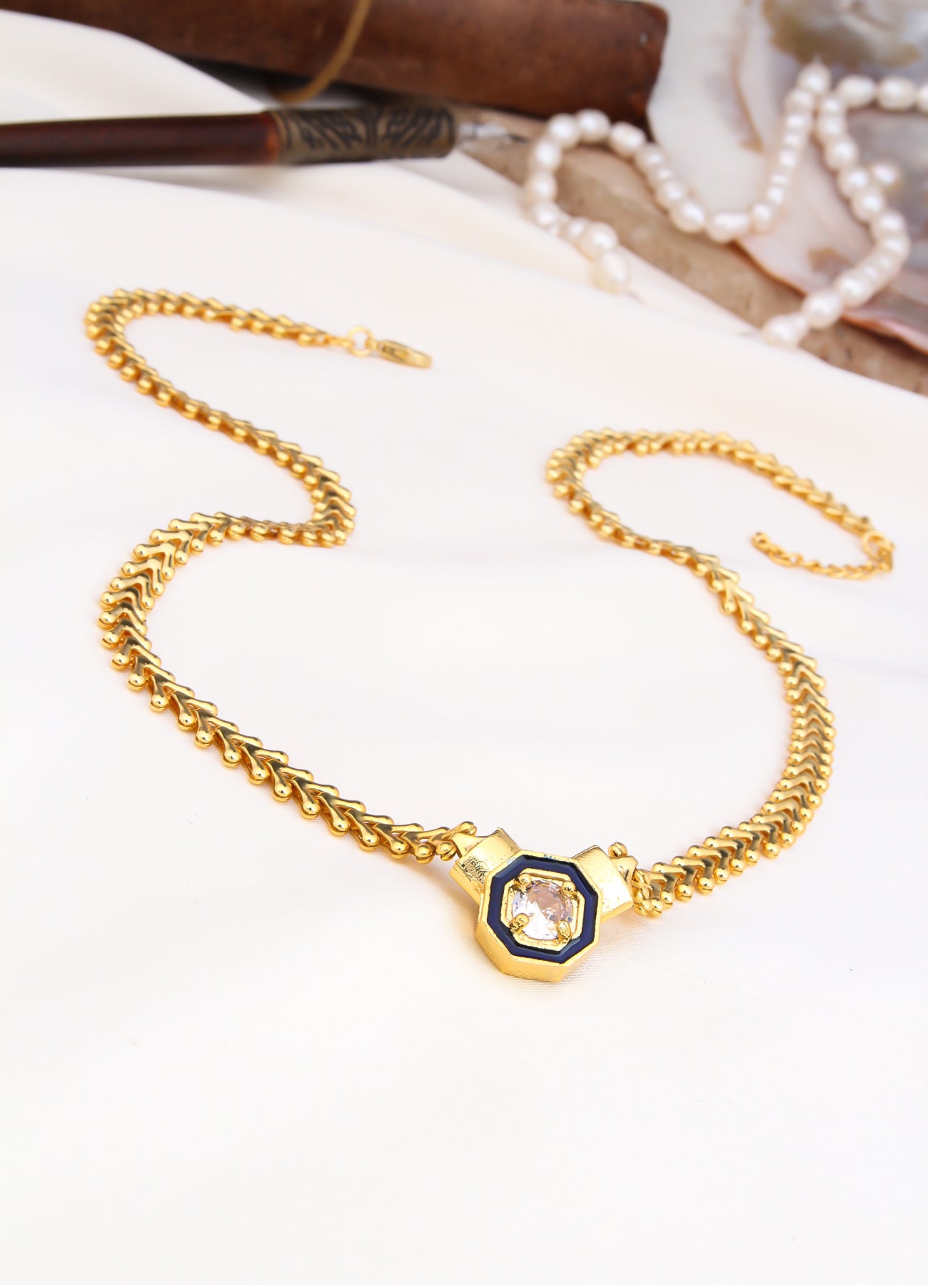 Zircon Collier