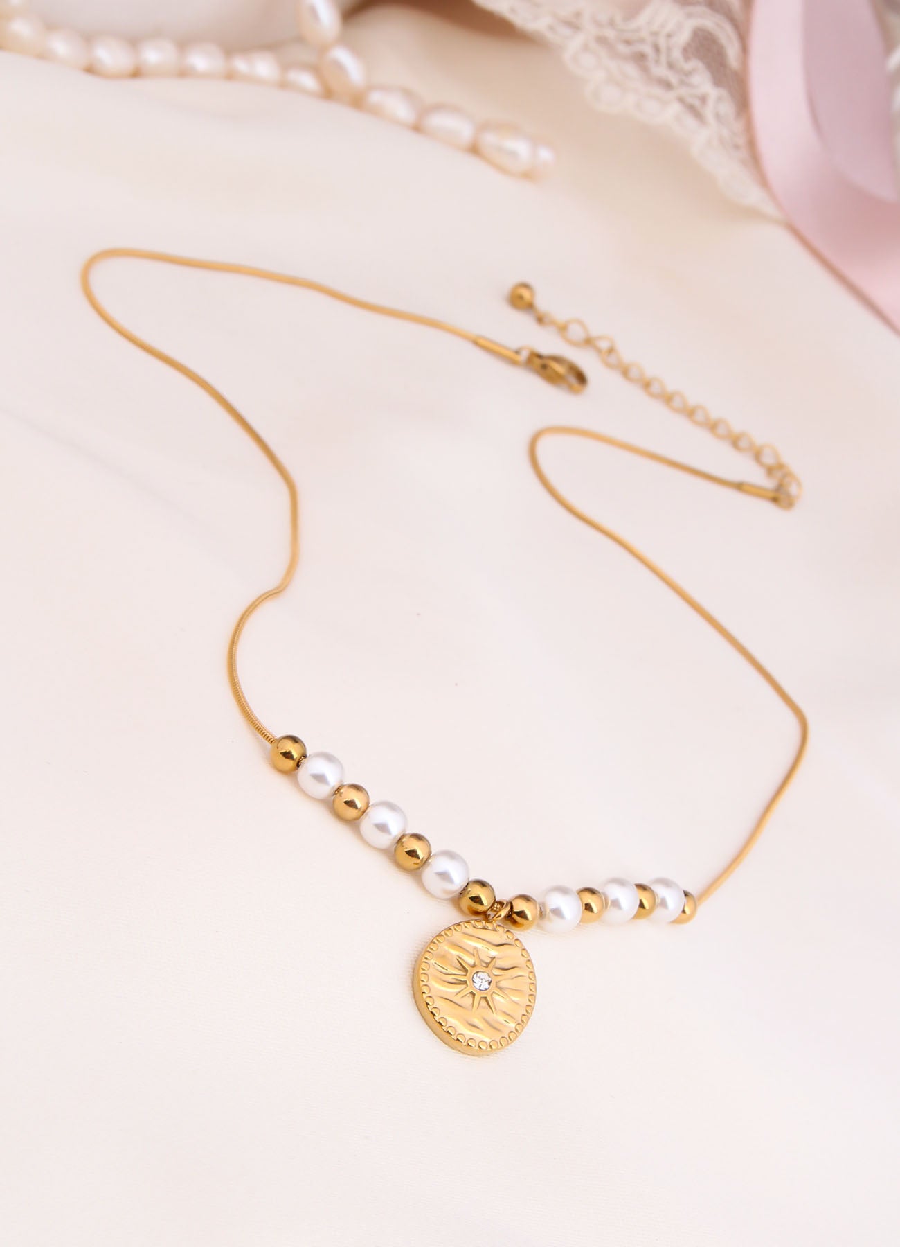 Charlize Pearl Collier