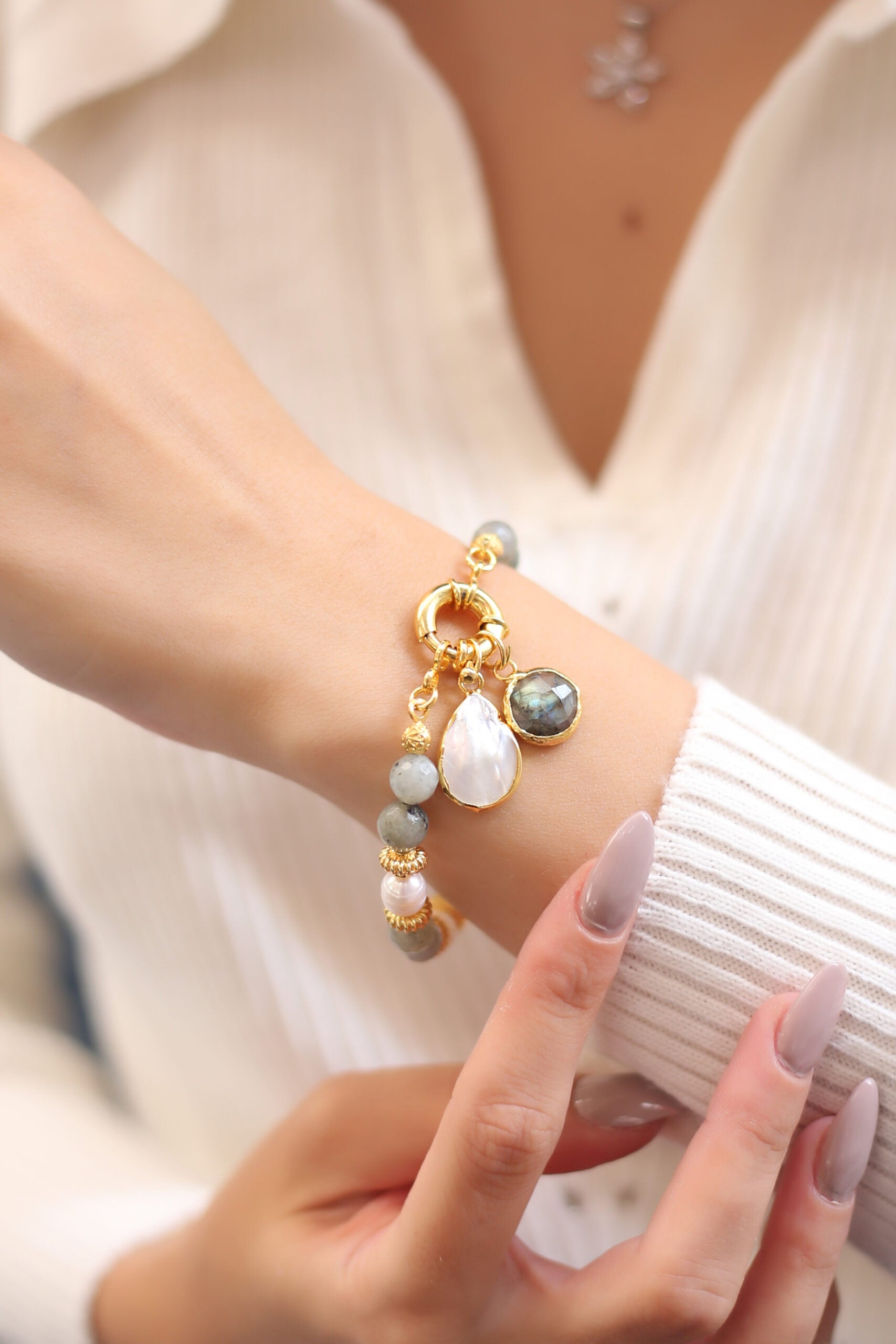 Labradorite & Culture Pearl Bracelet