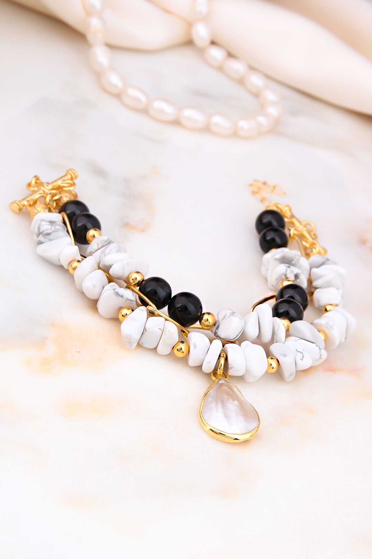 Nacre & Onix Bracelet