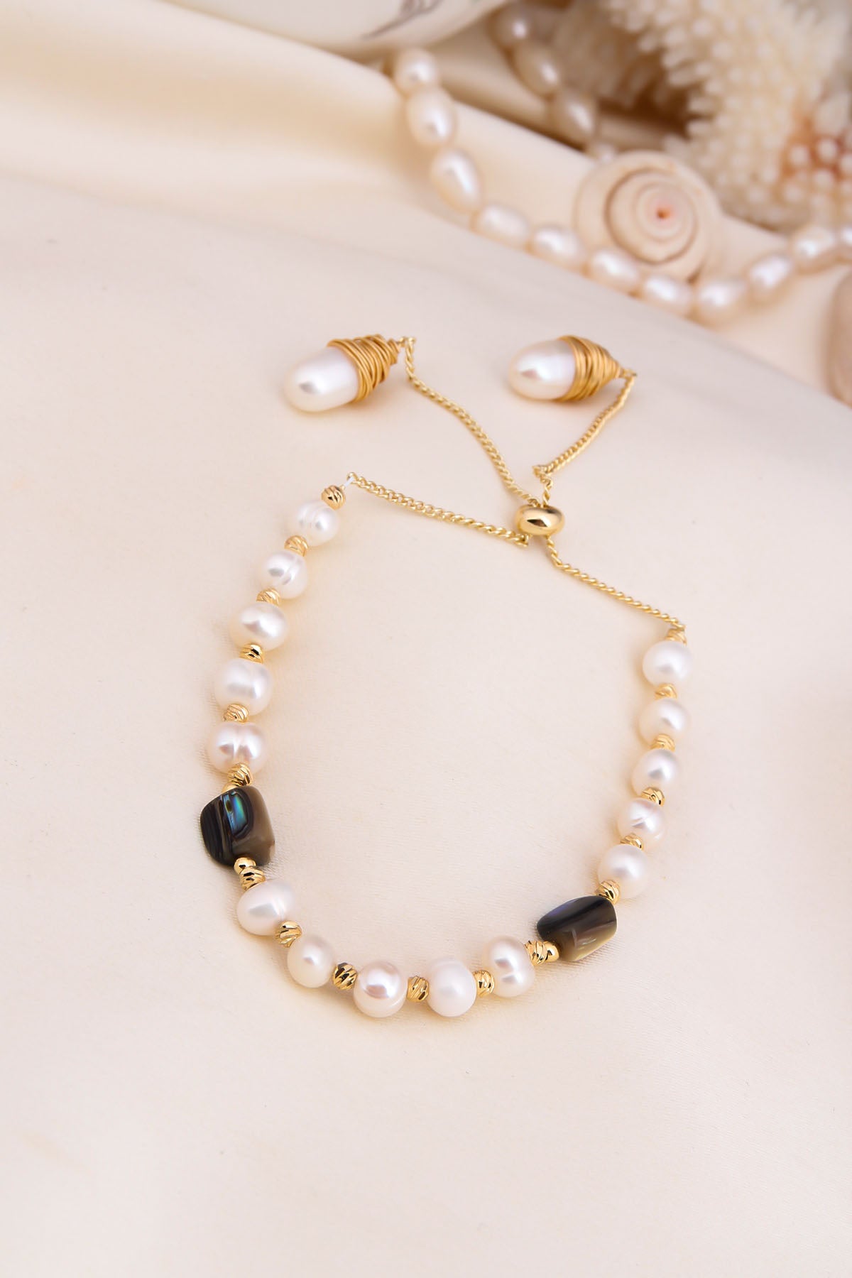 Pearl & Nacre Bracelets