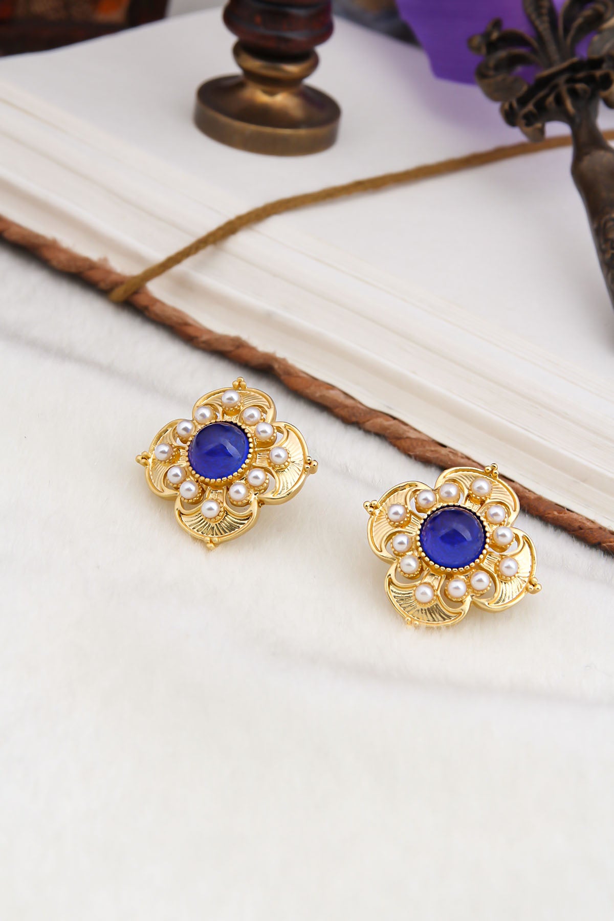 Pearl & Cat Eyes Earring