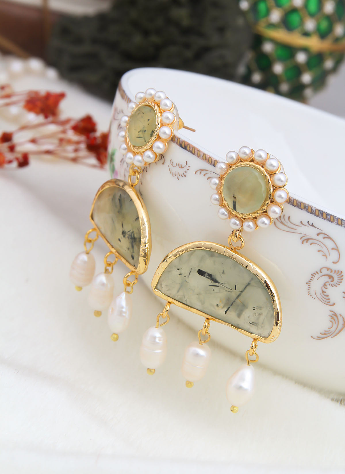 Prehnite & Pearl Earring