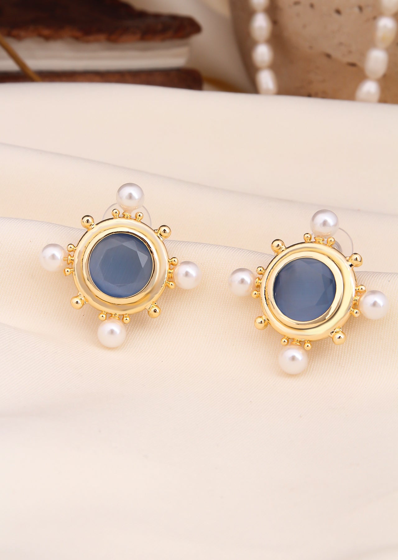 Cat Eyes & Pearl Earring