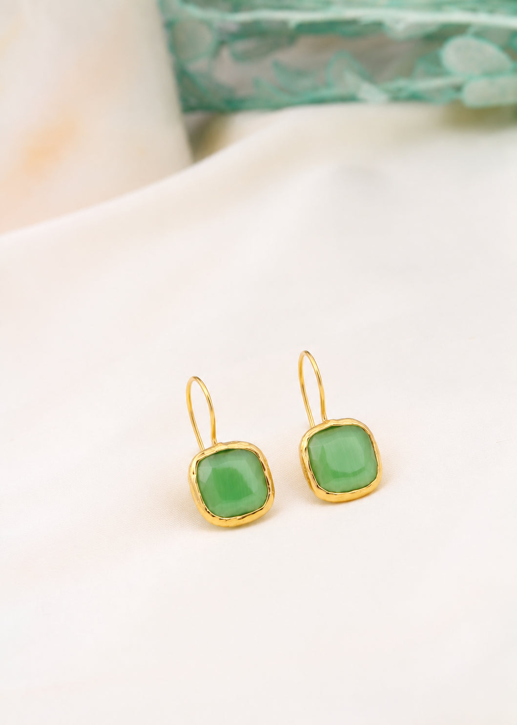 Cat Eyes Earring