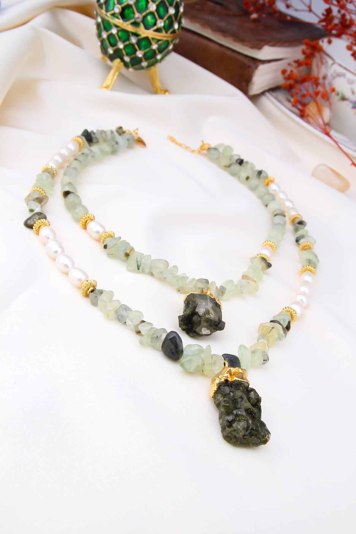 Pearl & Prehnite Collier