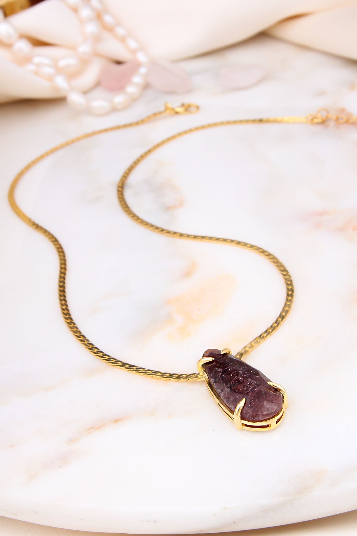 Strawberry Quartz Collier