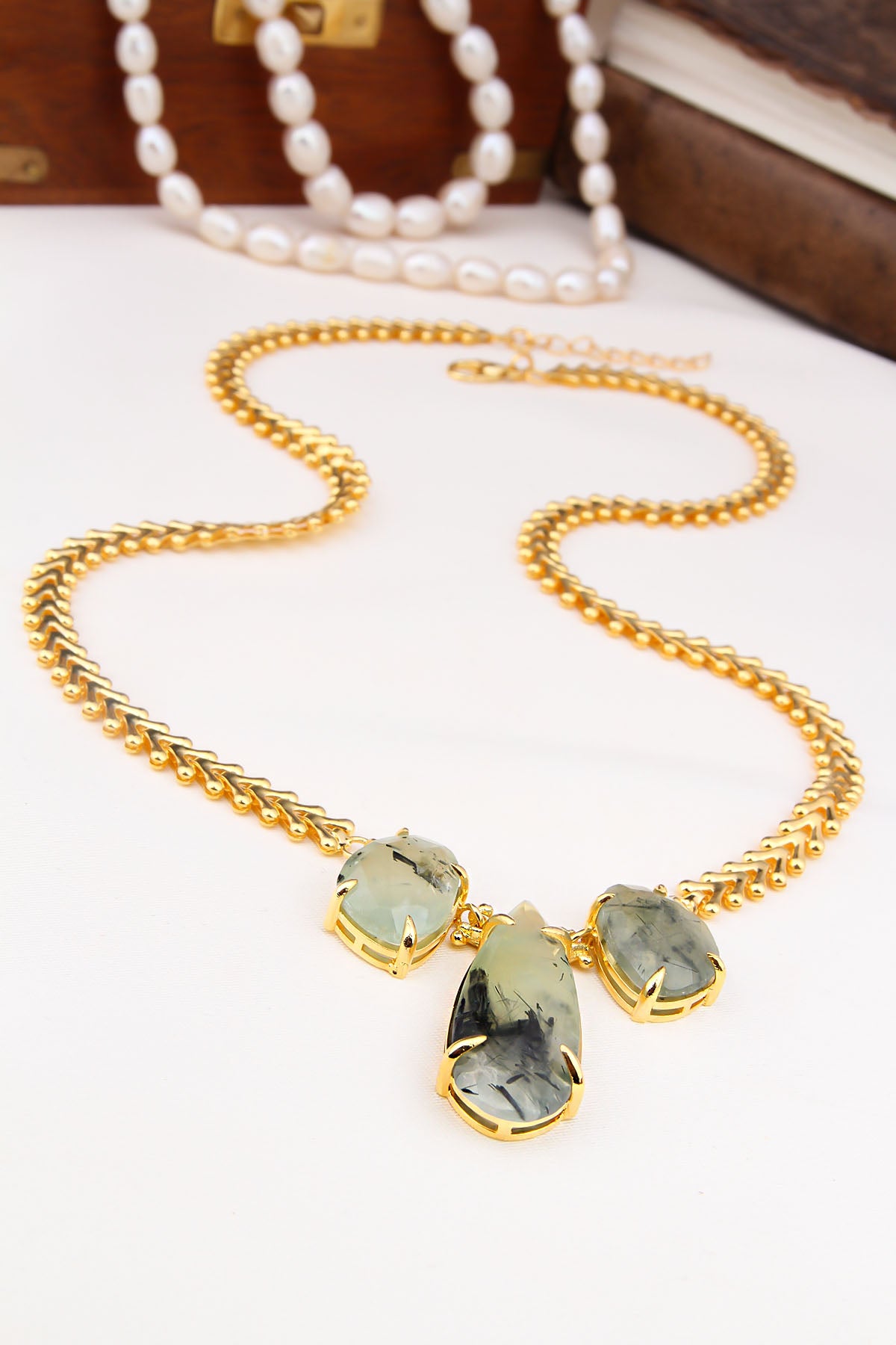 Prehnite Collier