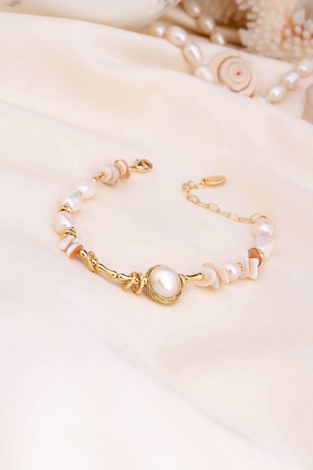 Pearl & Nacre Bracelet
