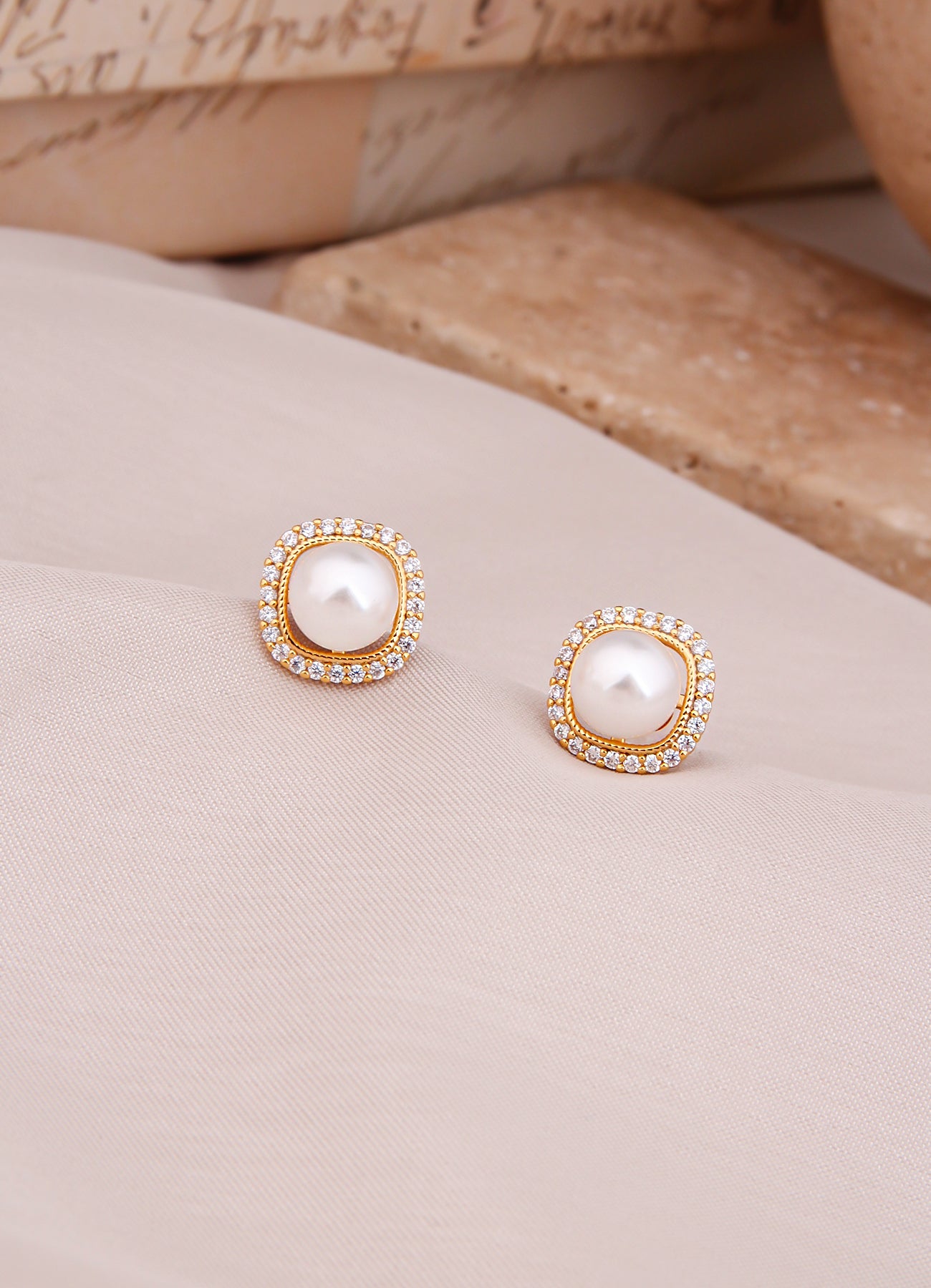 Zircon & Pearl Earring