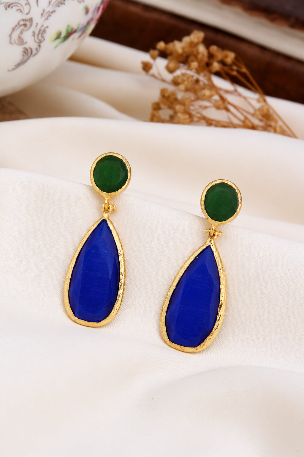 Cat Eyes Earring