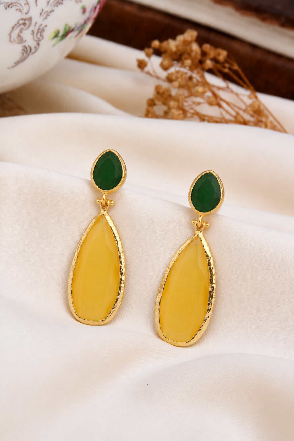 Cat Eyes Earring
