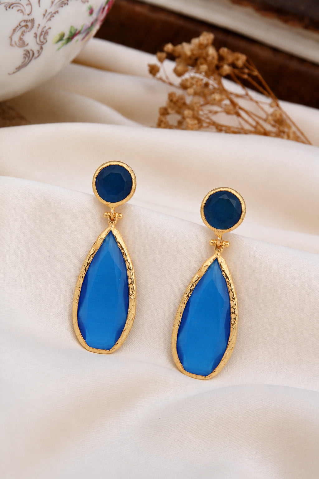 Cat Eyes Earring