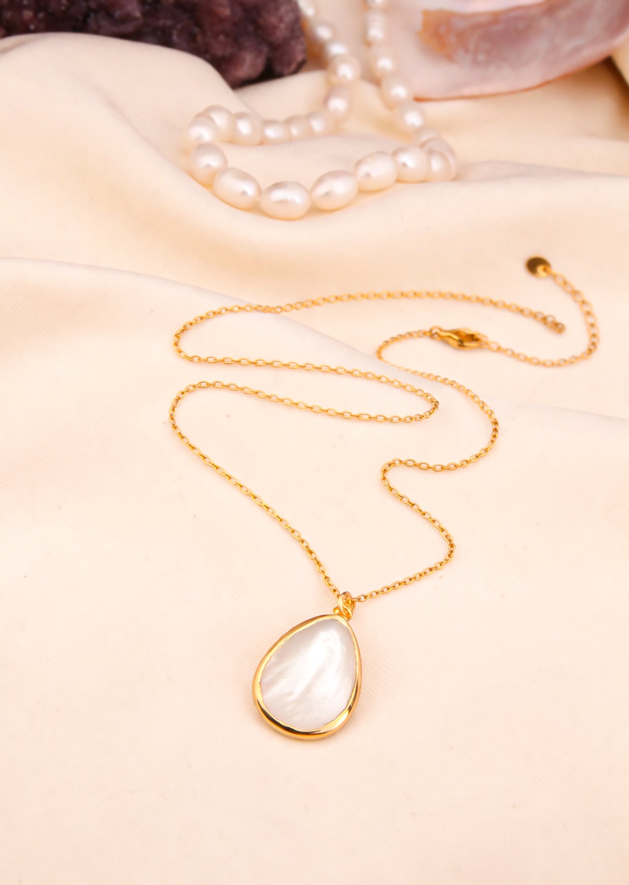 Nacre Necklace