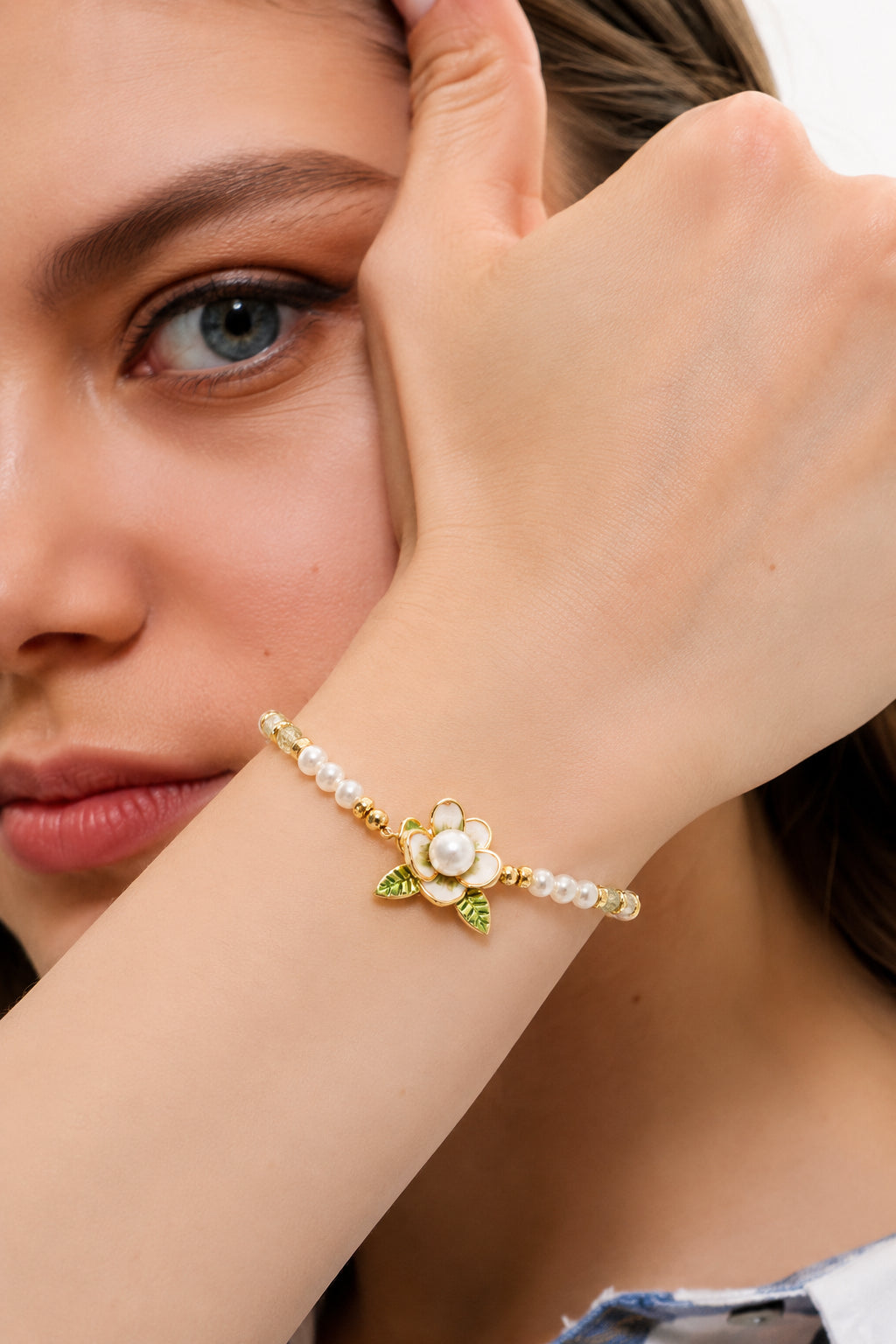 Pearl & Crystal Bracelet