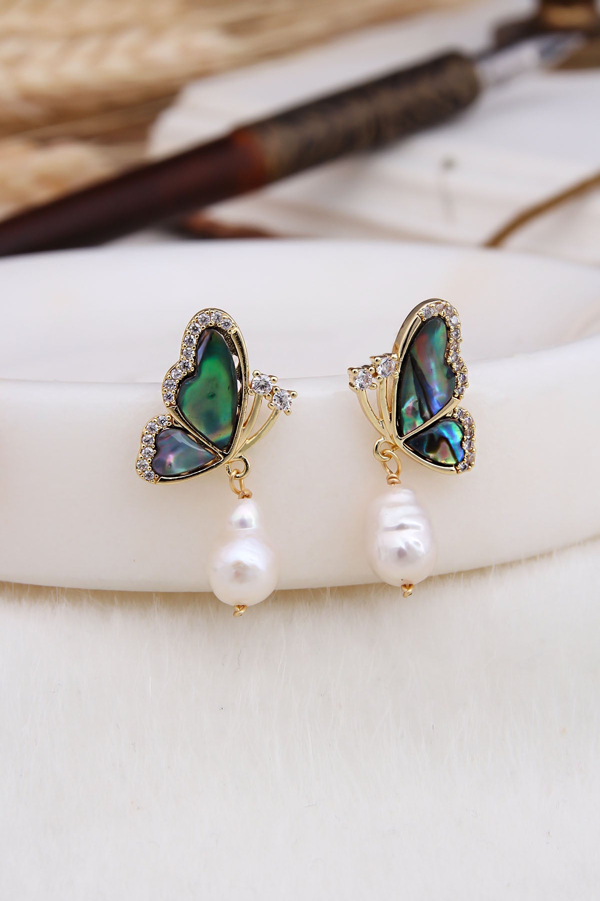 Labrodorite & Pearl Earring