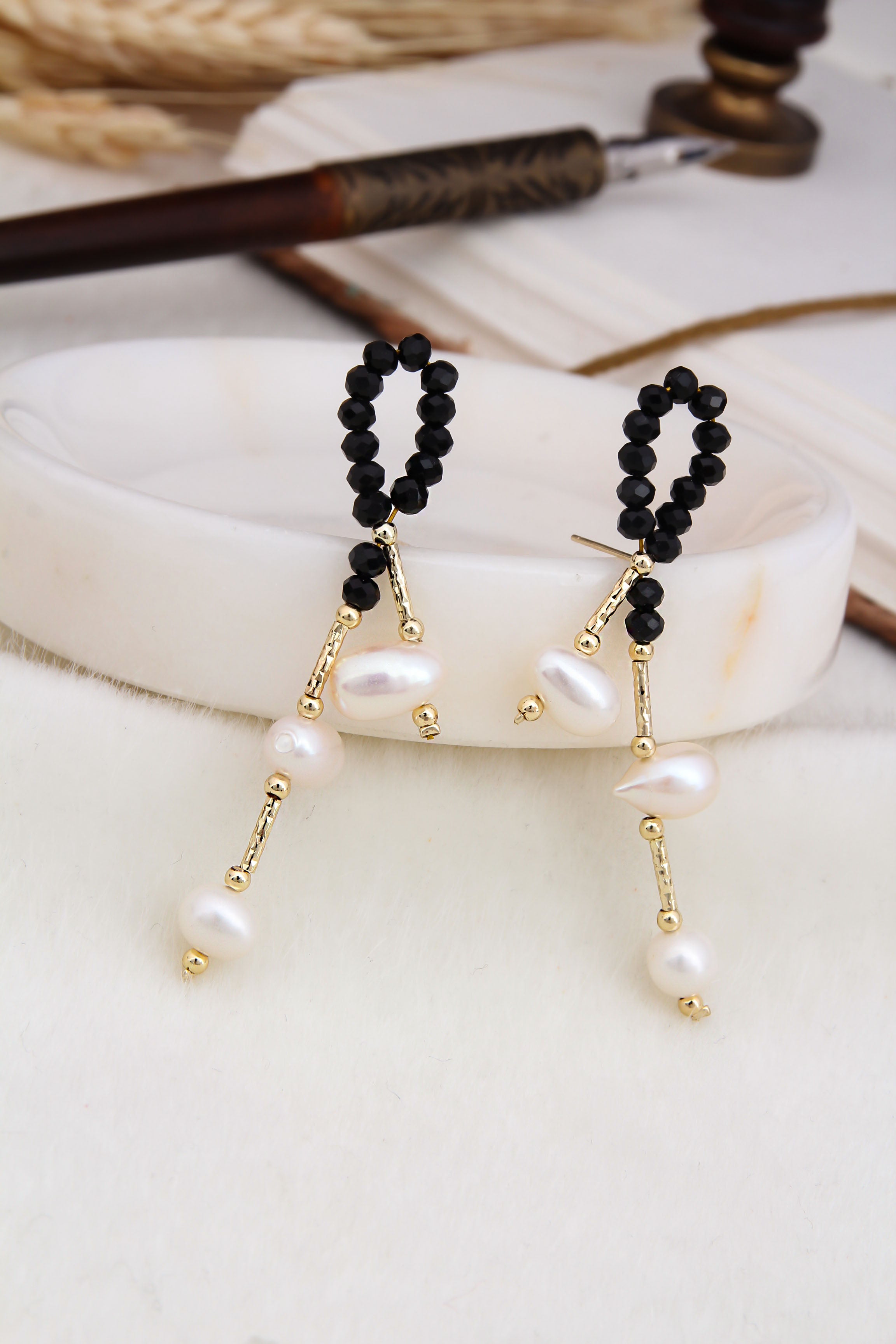 Pearl & Onix Earring
