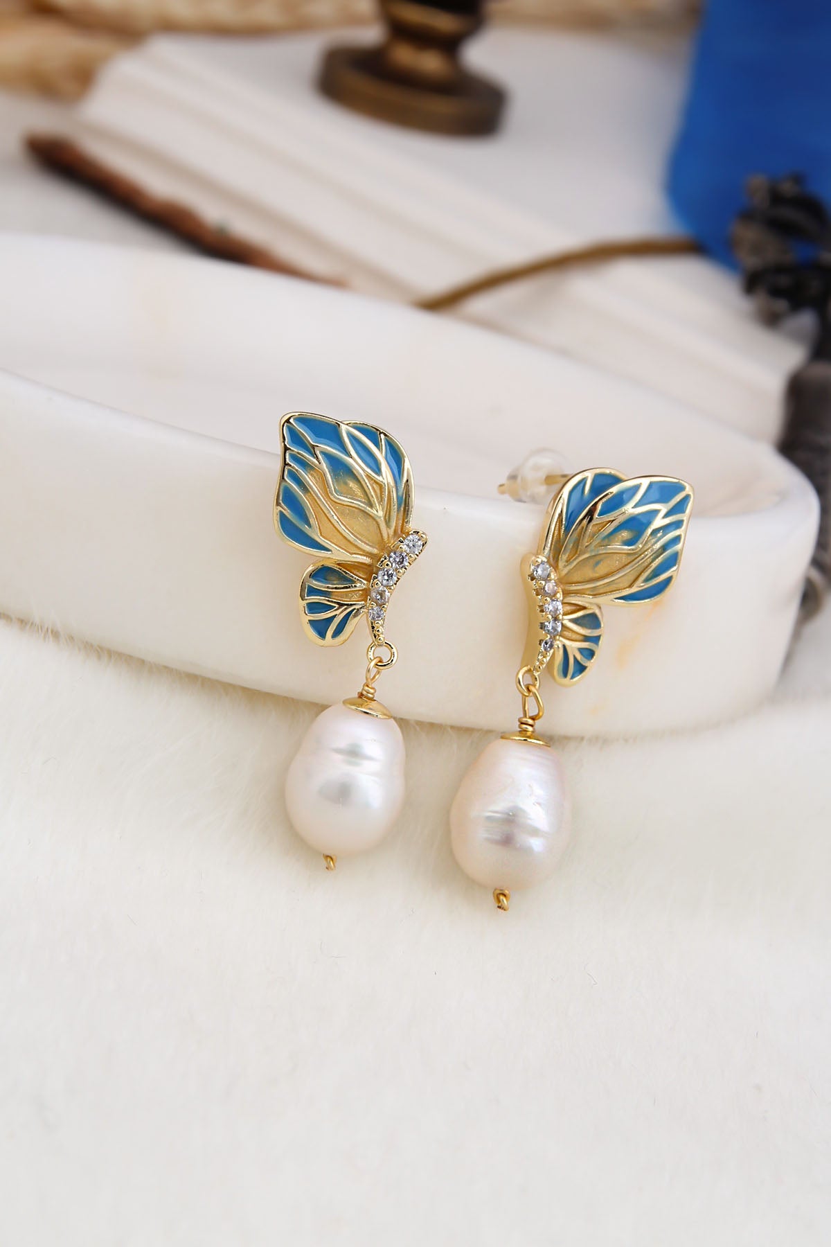 Pearl Earring