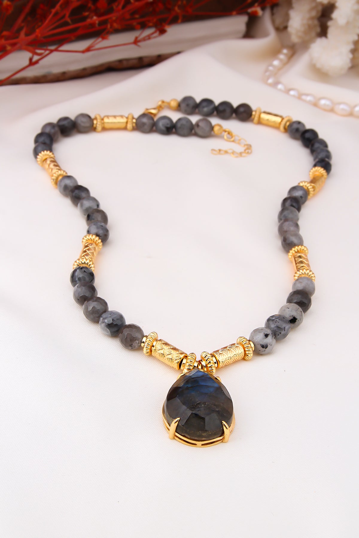 Labradorite Collier
