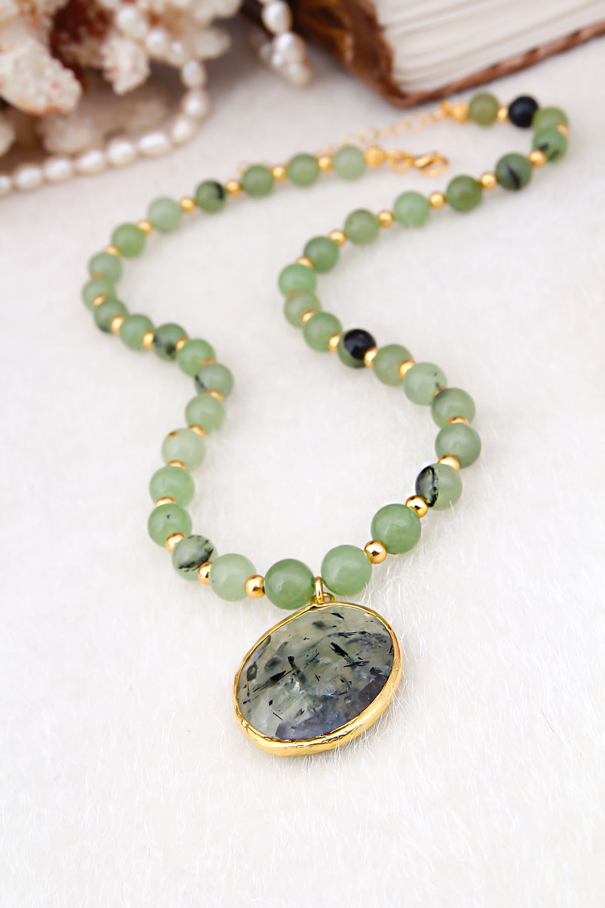 Prehnite Collier