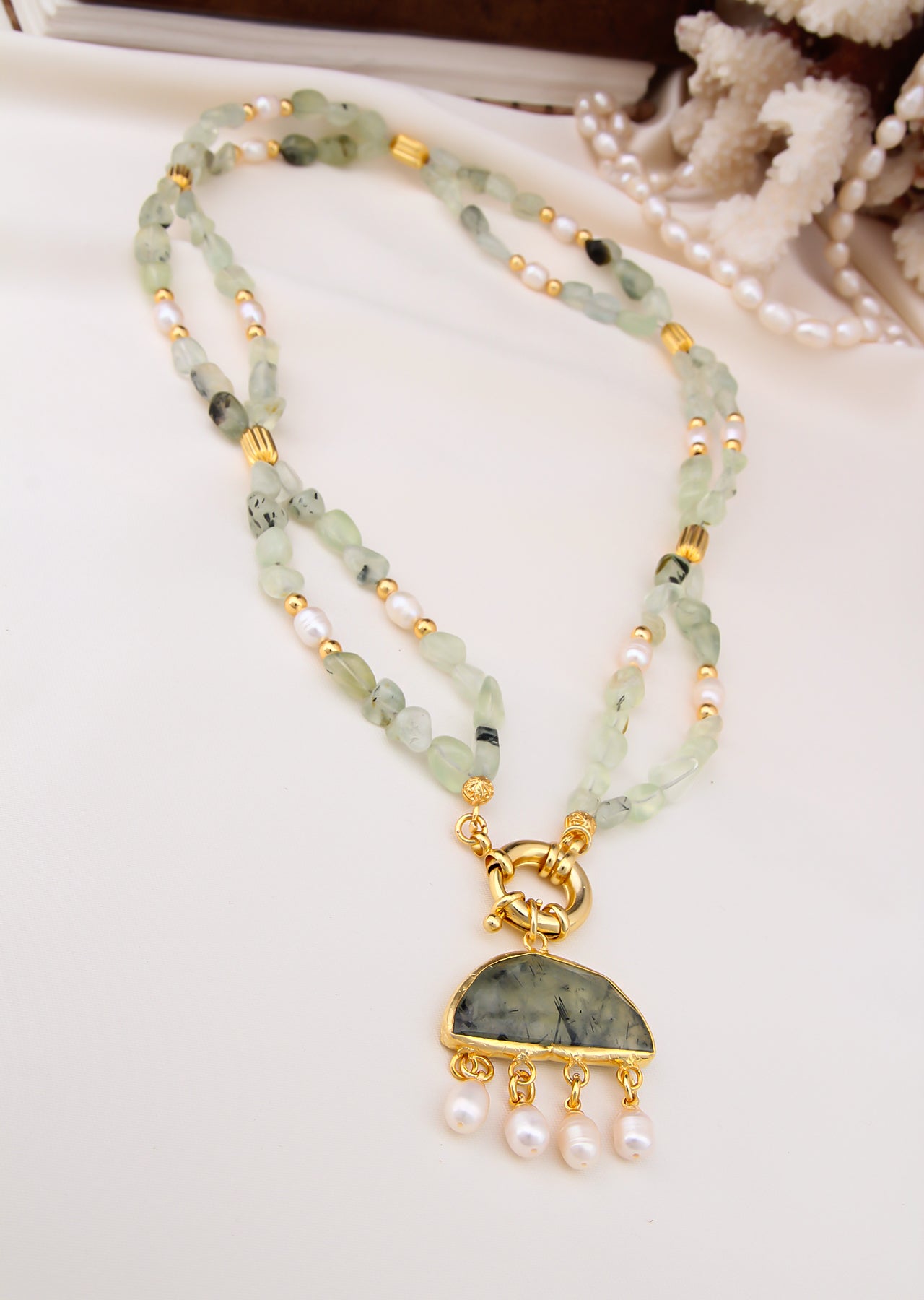 Prehnite Collier