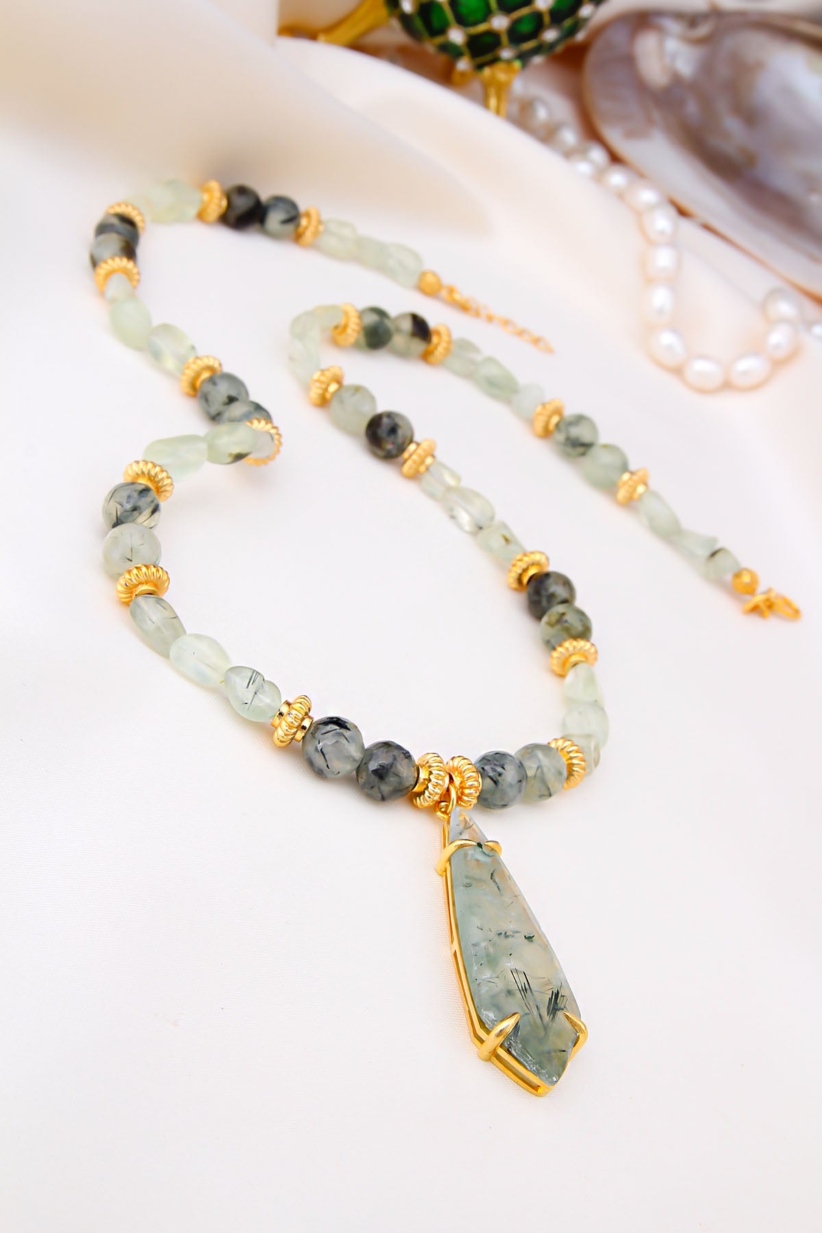 Prehnite Collier