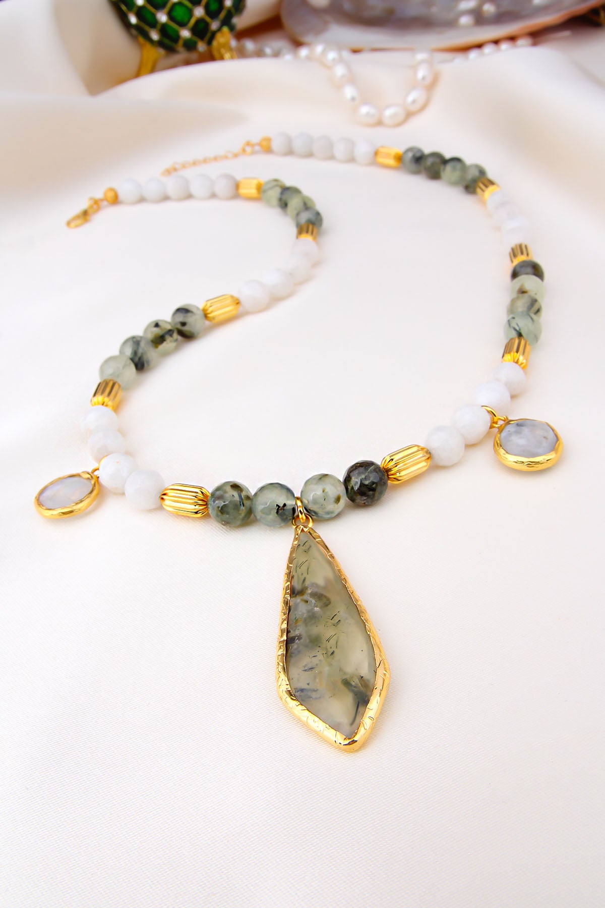 Prehnite Collier