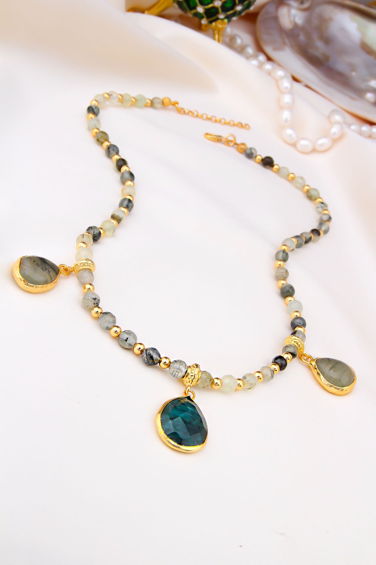 Prehnite Collier