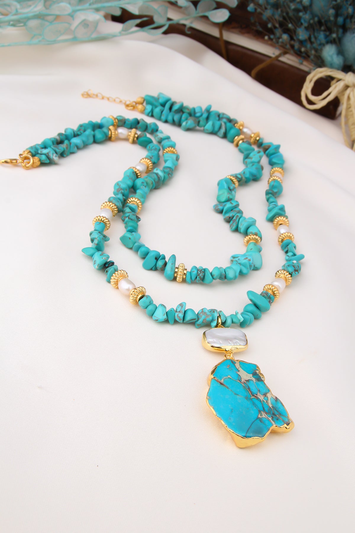 Turquoise & Pearl Collier