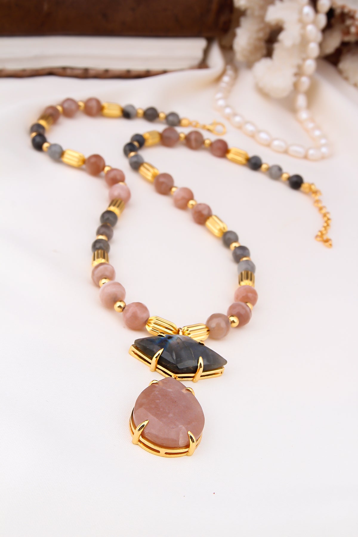 Labradorite & Sun Stone Collier