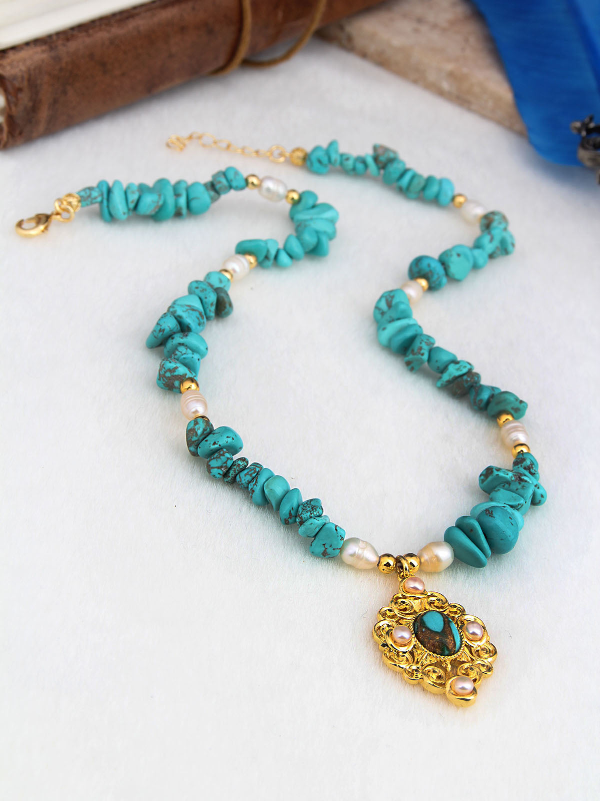 Turquoise & Pearl Collier