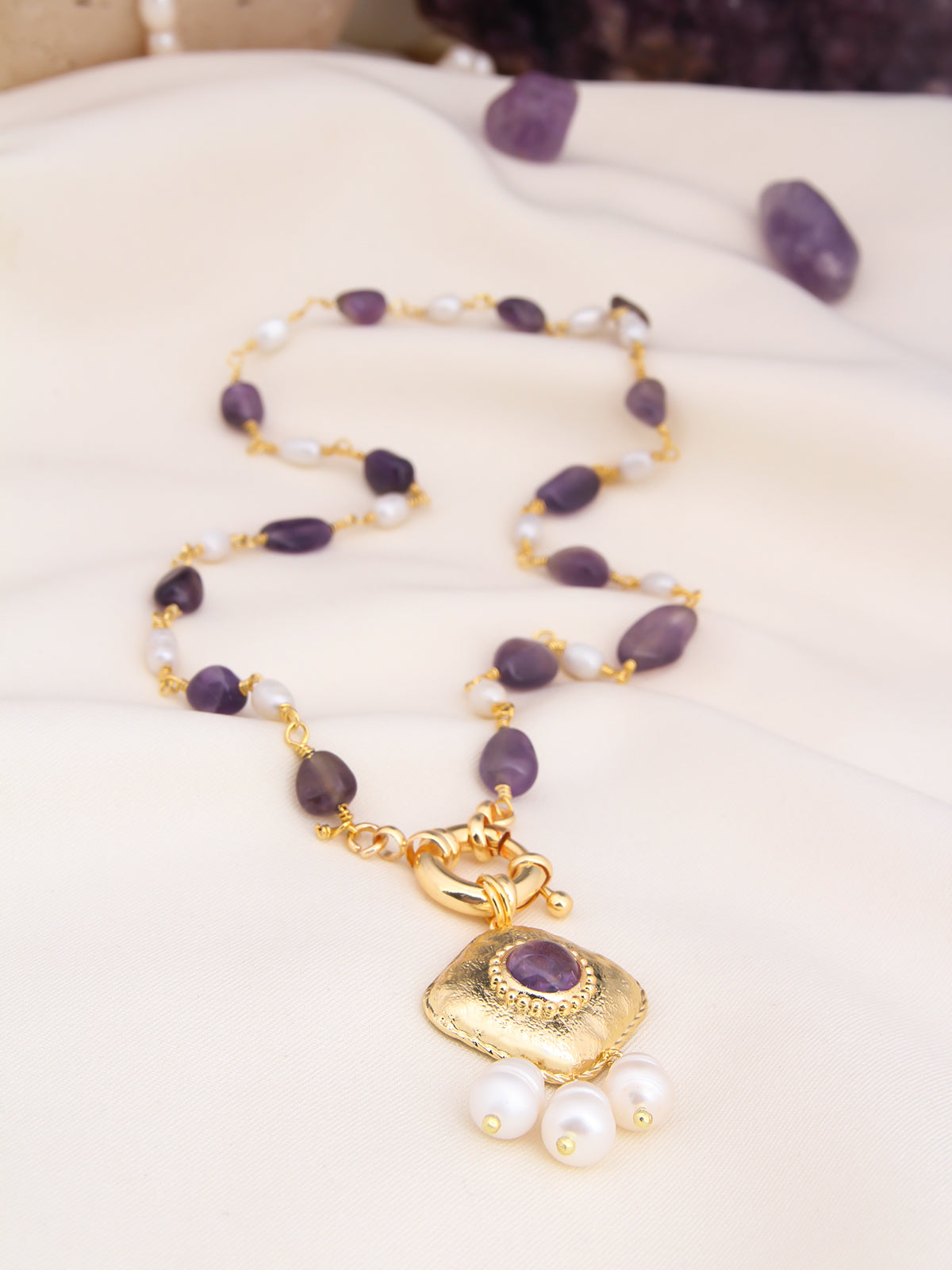 Amethyst & Pearl Collier