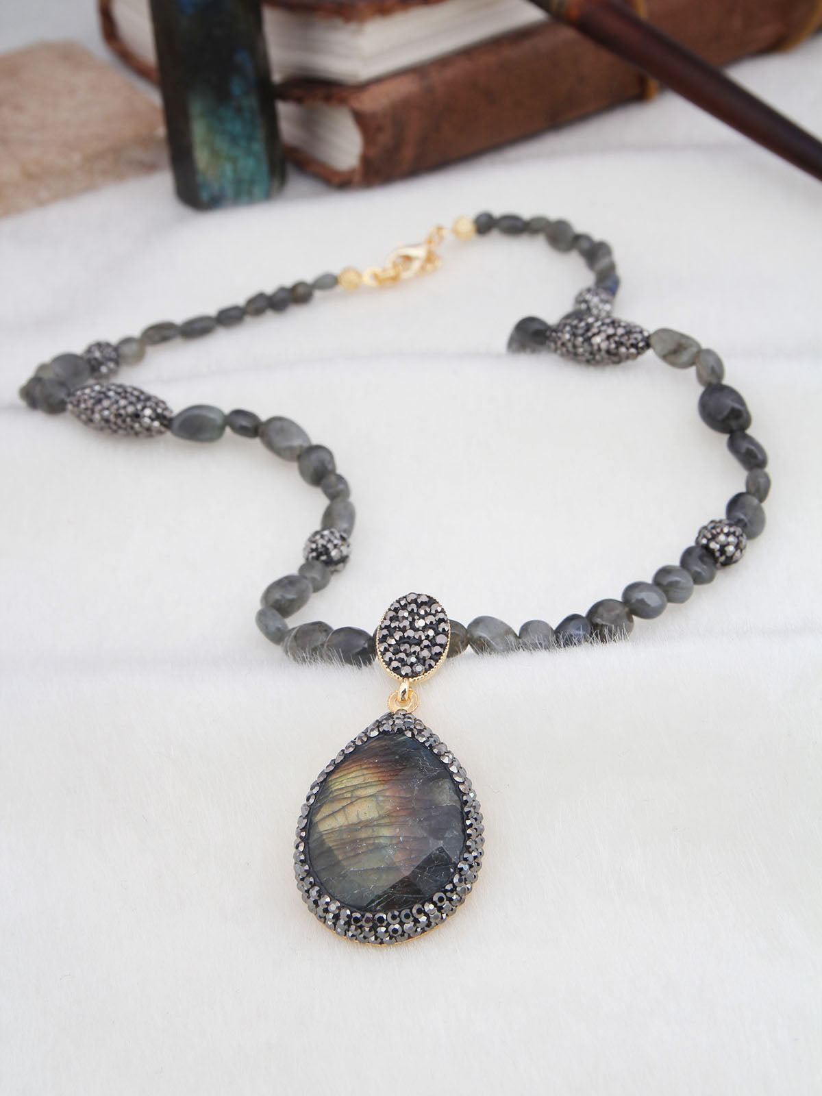 Labradorite Collier
