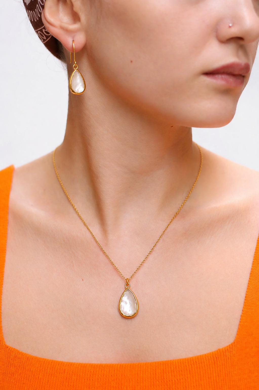 Nacre Necklace & Earring Set