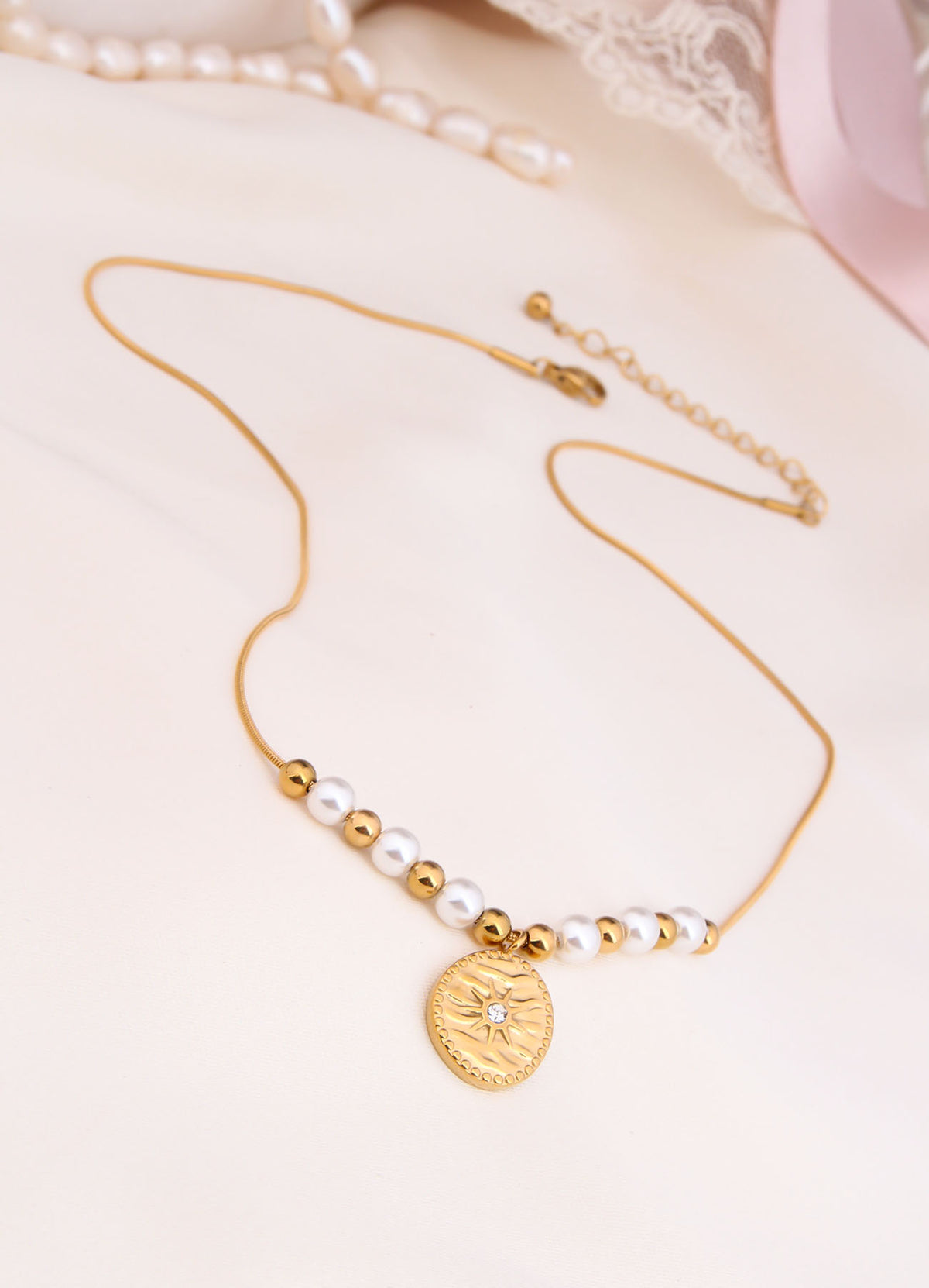 Charlize Pearl Collier