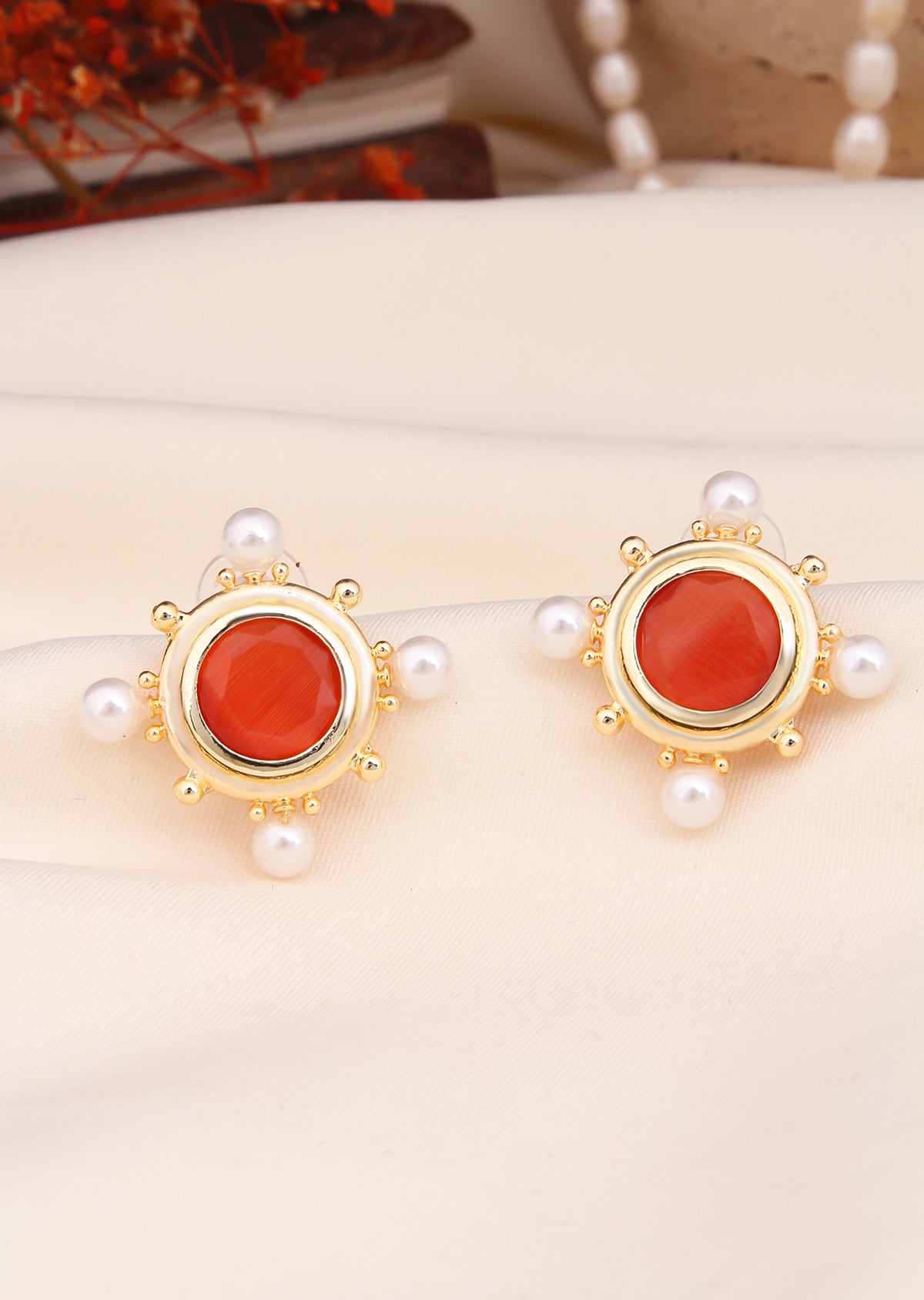 Cat Eyes & Pearl Earring