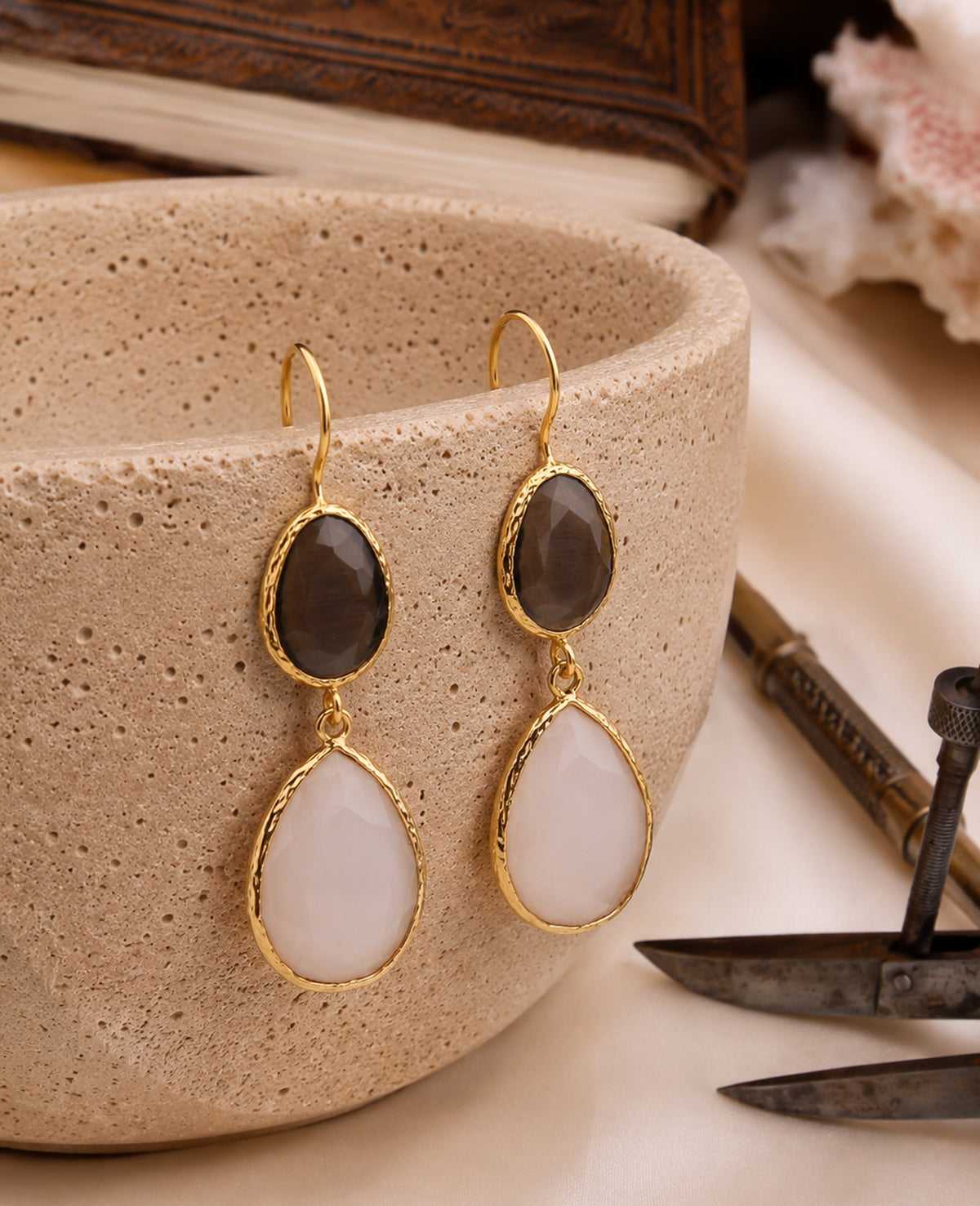 Onix & MoonStone Earring