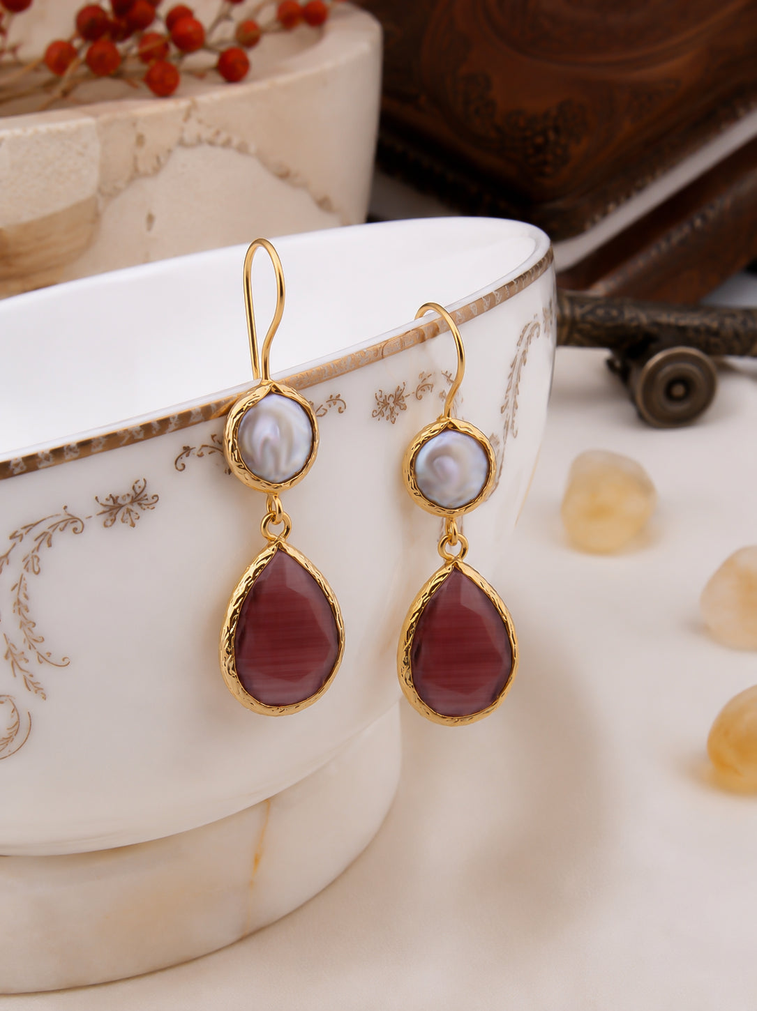 Pearl & Cat Eyes Earring