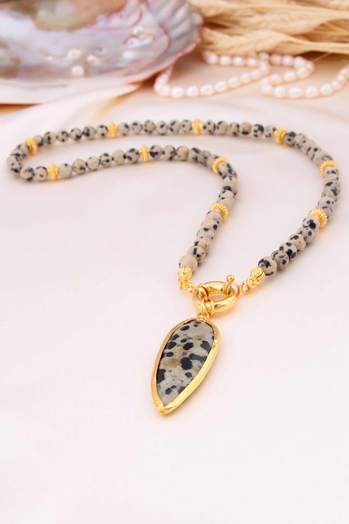 Dalmatian stone Collier