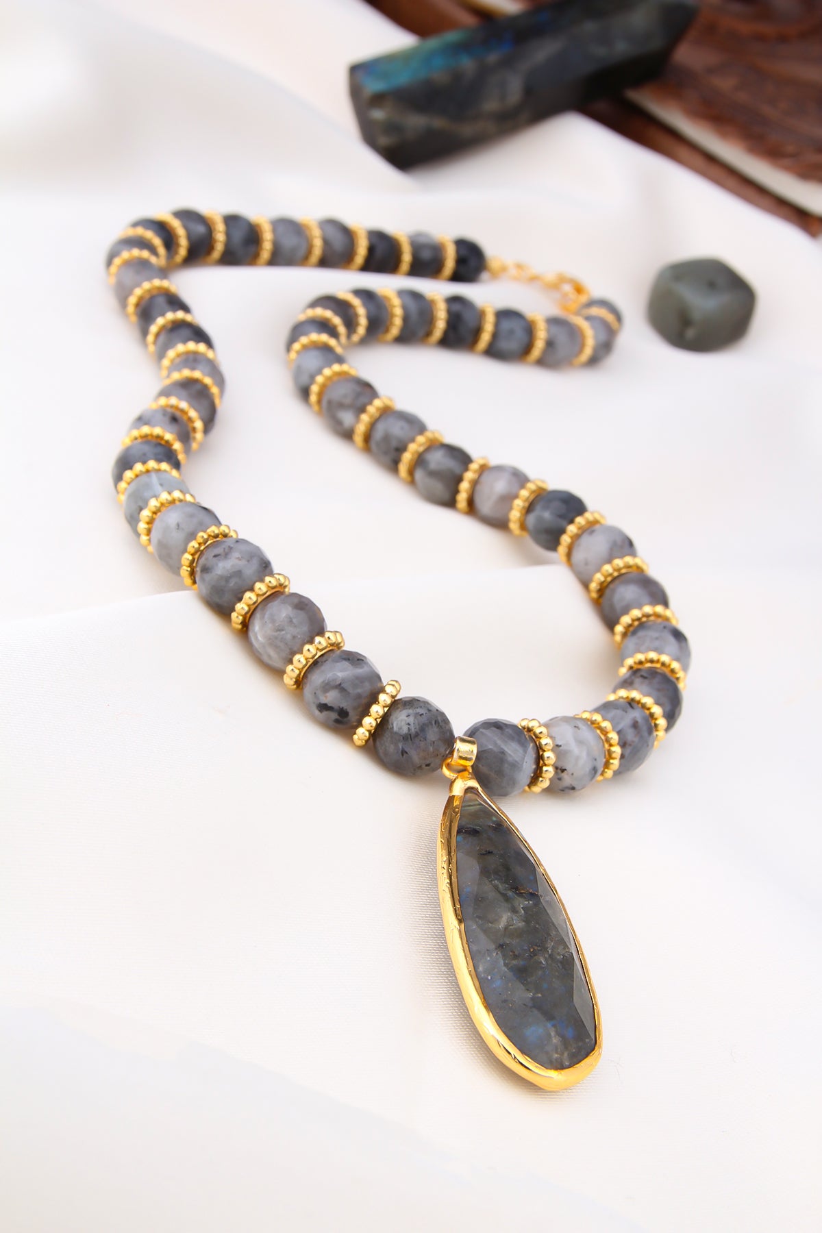 Labradorite Collier
