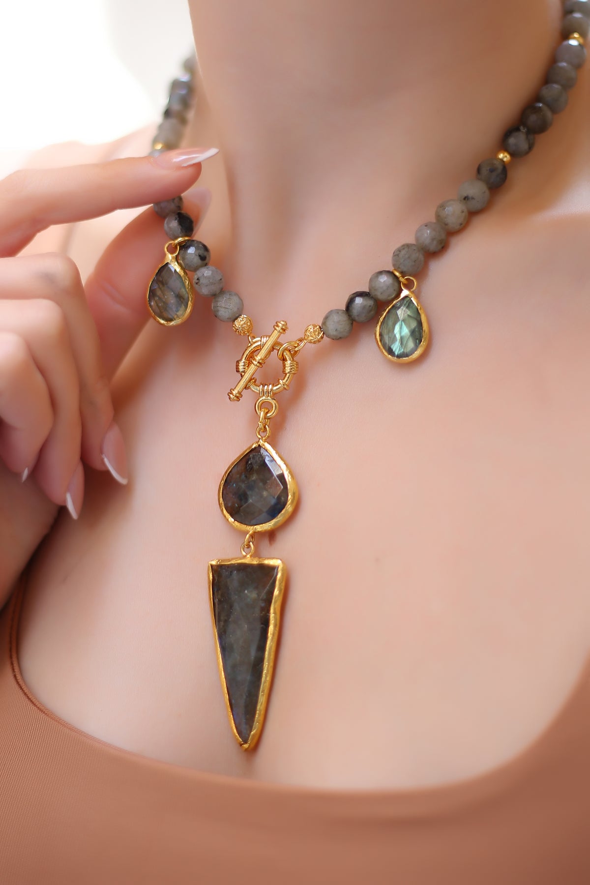 Labradorite Collier