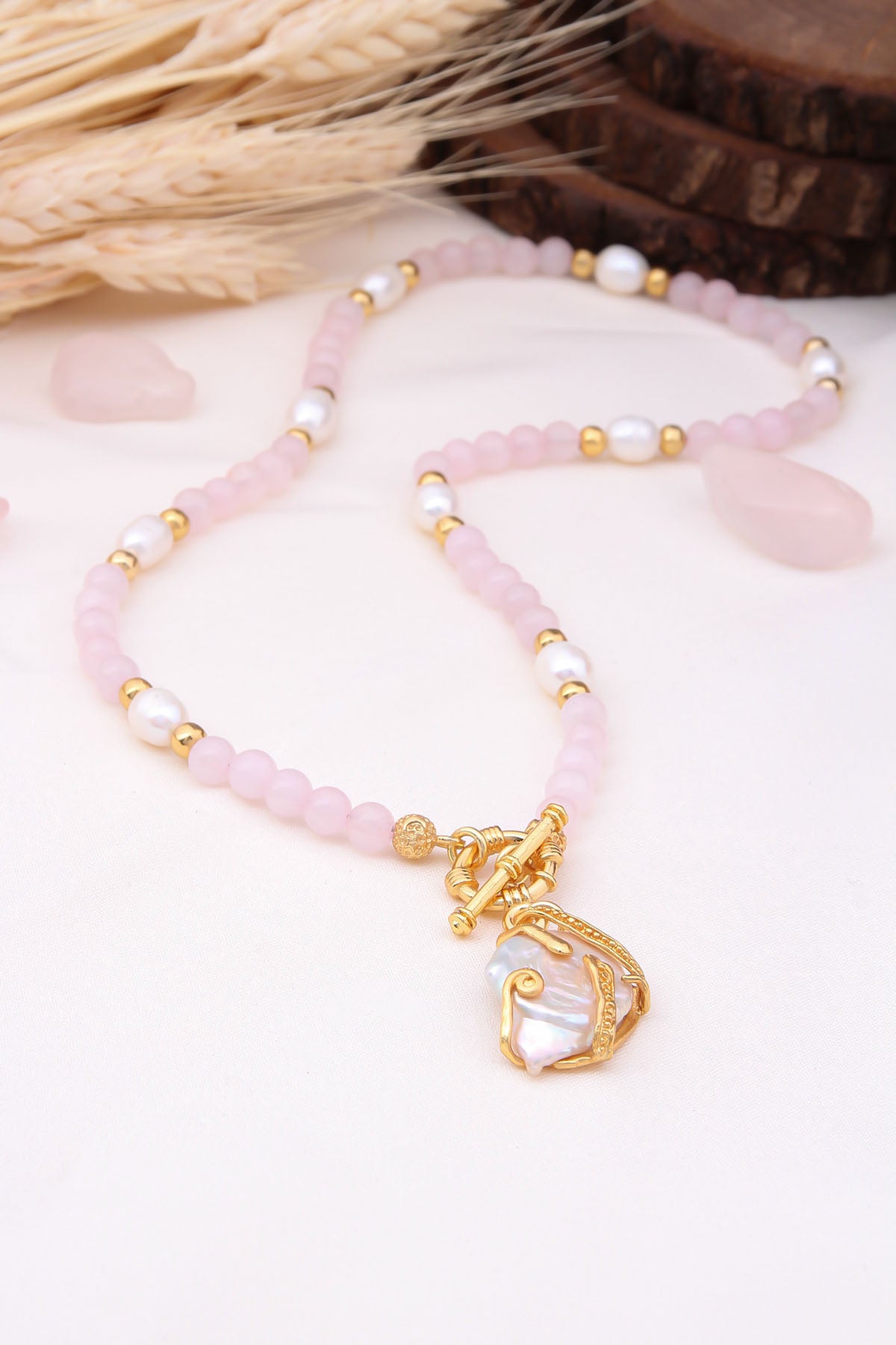 Collana con quarzo rosa e perle