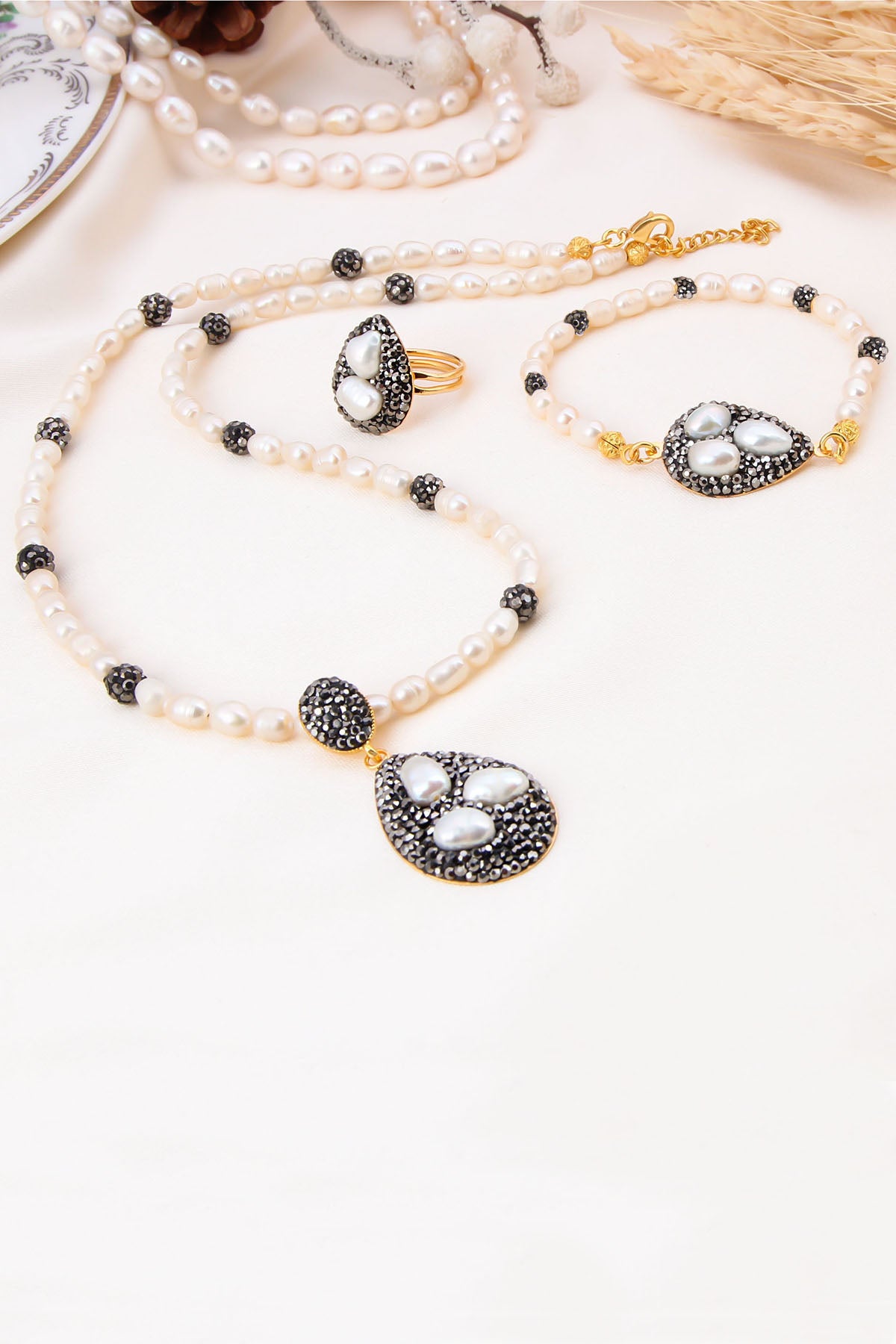 Pearl & Hematite Collier