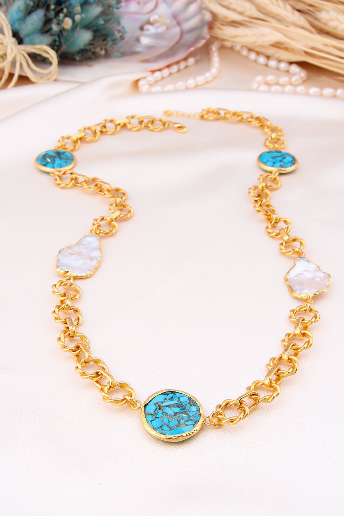 Turquoise & Pearl Collier