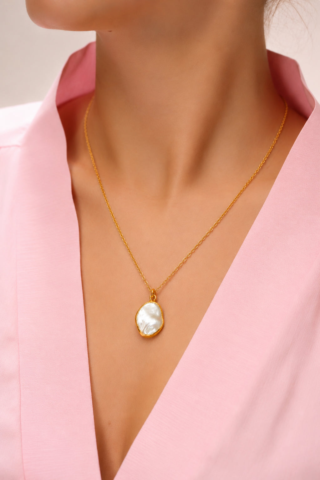 Nacre Necklace